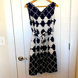 Absolutely beautiful blue & white Talbots Size 4P dress with belt and pockets.